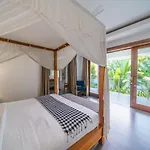 Villa Paloma - Chic Tropical Garden Villa With Outdoor Pool
