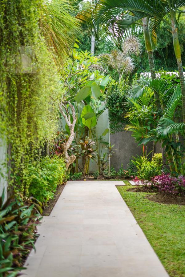 Paloma - Chic Tropical Garden With Outdoor Pool